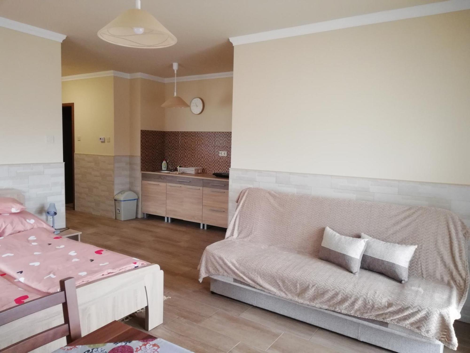 Imola Es Andrea Apartmanhaz 3 Хайдусобосло Экстерьер фото