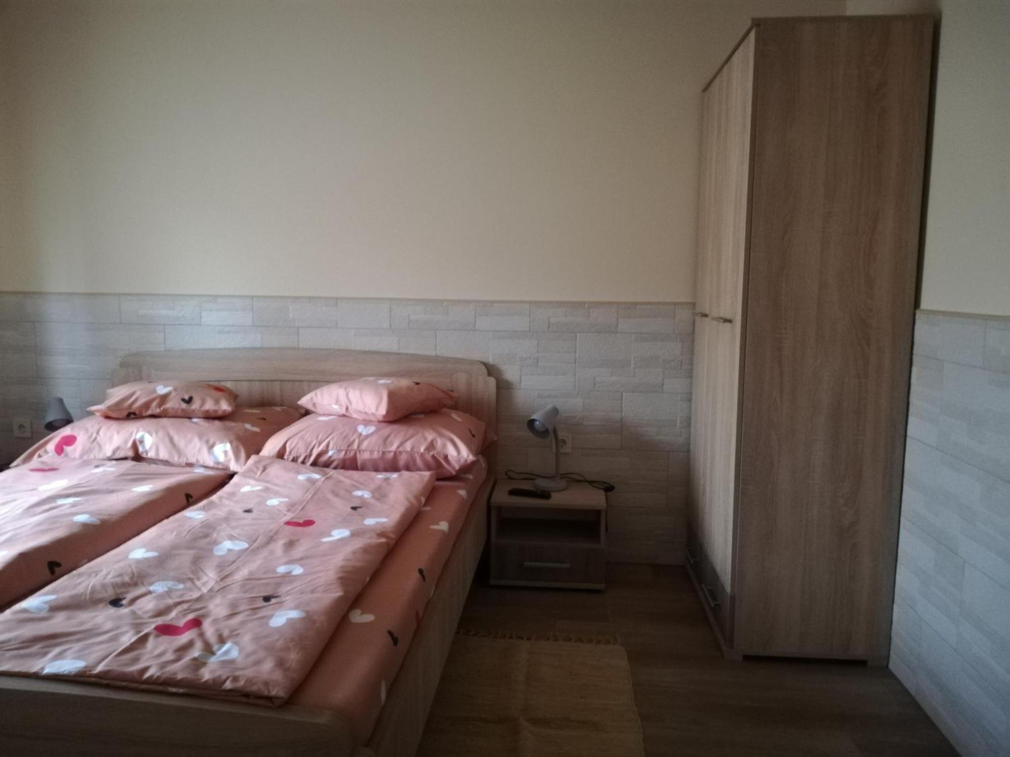 Imola Es Andrea Apartmanhaz 3 Хайдусобосло Экстерьер фото