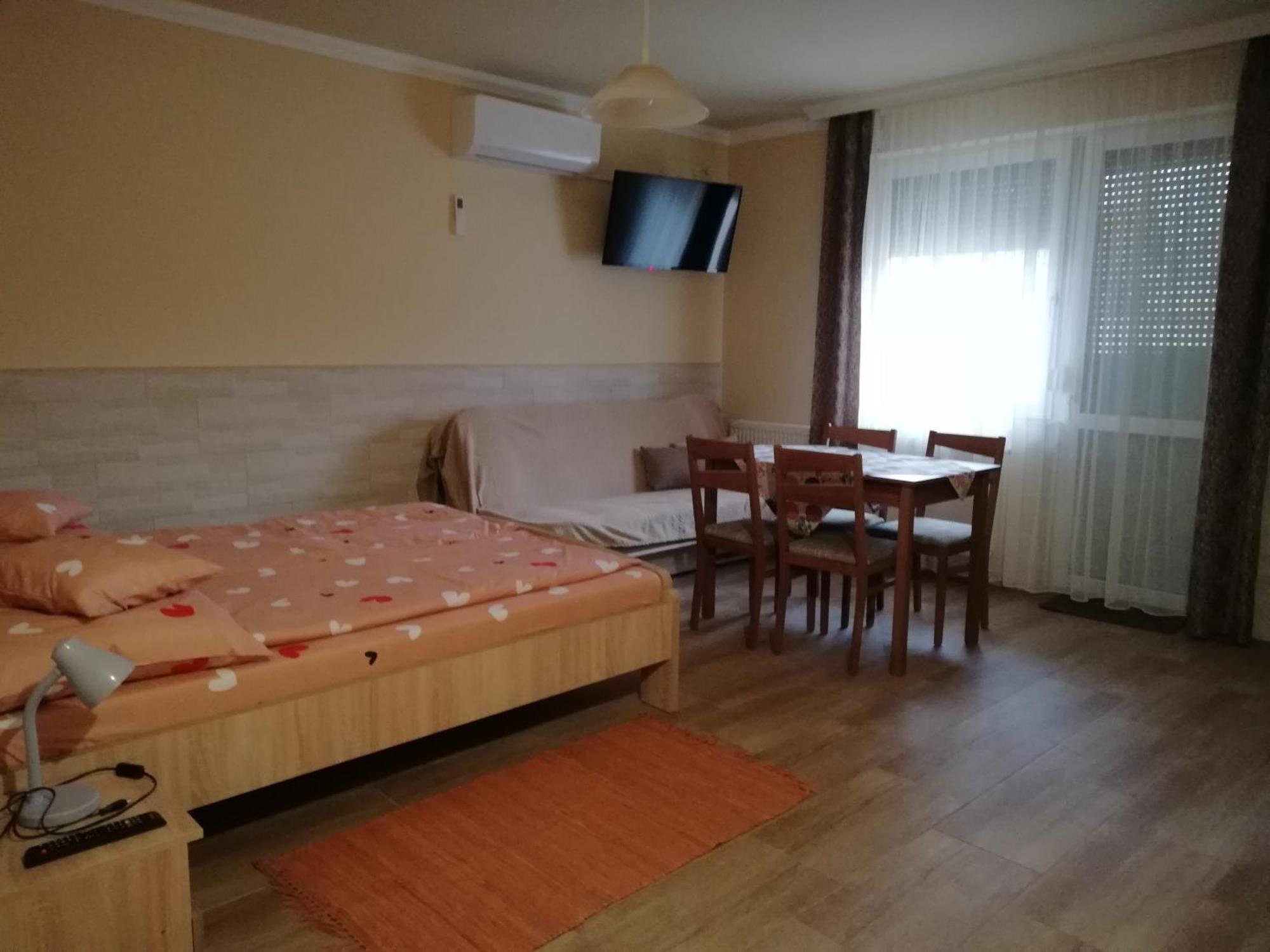 Imola Es Andrea Apartmanhaz 3 Хайдусобосло Экстерьер фото