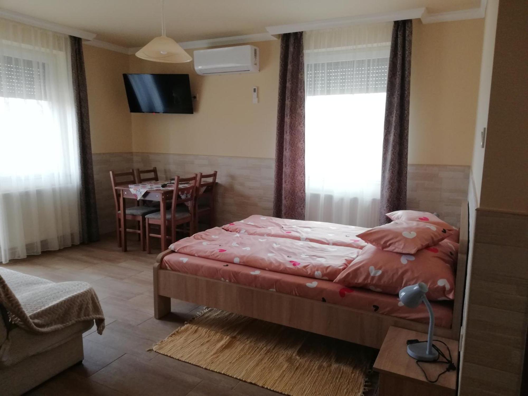 Imola Es Andrea Apartmanhaz 3 Хайдусобосло Экстерьер фото