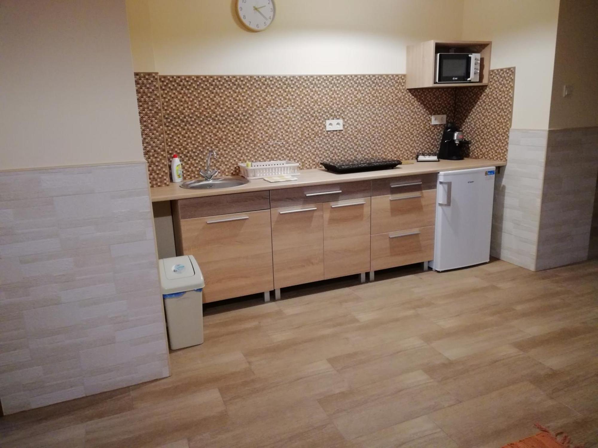 Imola Es Andrea Apartmanhaz 3 Хайдусобосло Экстерьер фото